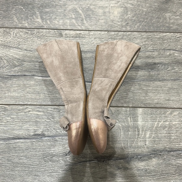 • Paul Green • Women’s Suede Wedges  Rose Gold Cap Toe with Bow Leather 8.5 - Picture 3 of 5